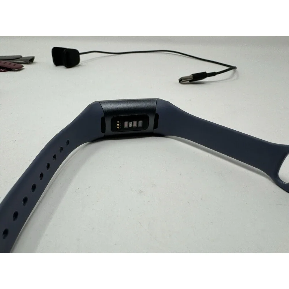 Fitbit Charge 3 Fitness w/ 6 wrist bands & charger